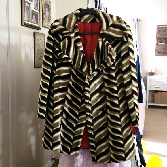 Vintage Mob Wife Vibe Coat Faux Fur Vintage Maximalist Y2K Blokecore - Picture 2 of 12